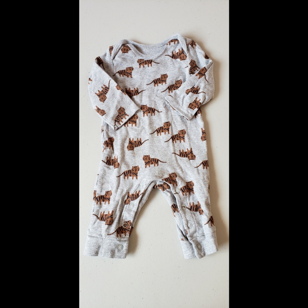 Carters sleeper/romper